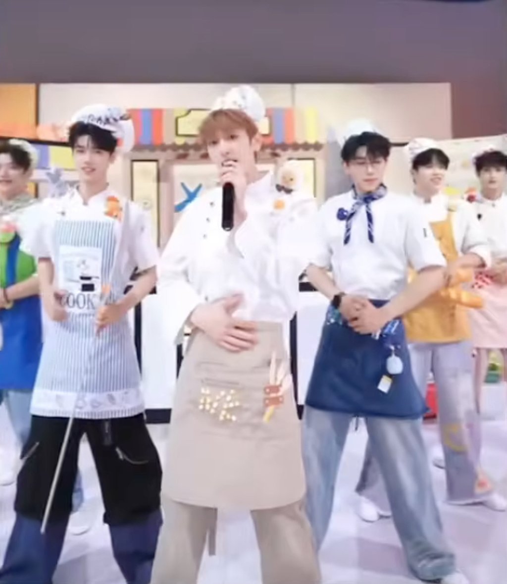 Khi c&aacute;c "ph&aacute;p sư Trung Hoa" lập nh&oacute;m nhạc thần tượng tr&ecirc;n livestream, kiếm tiền từ donate: Nhan sắc, kỹ năng nhảy m&uacute;a đều kh&ocirc;ng thua sao n&agrave;o- Ảnh 3.