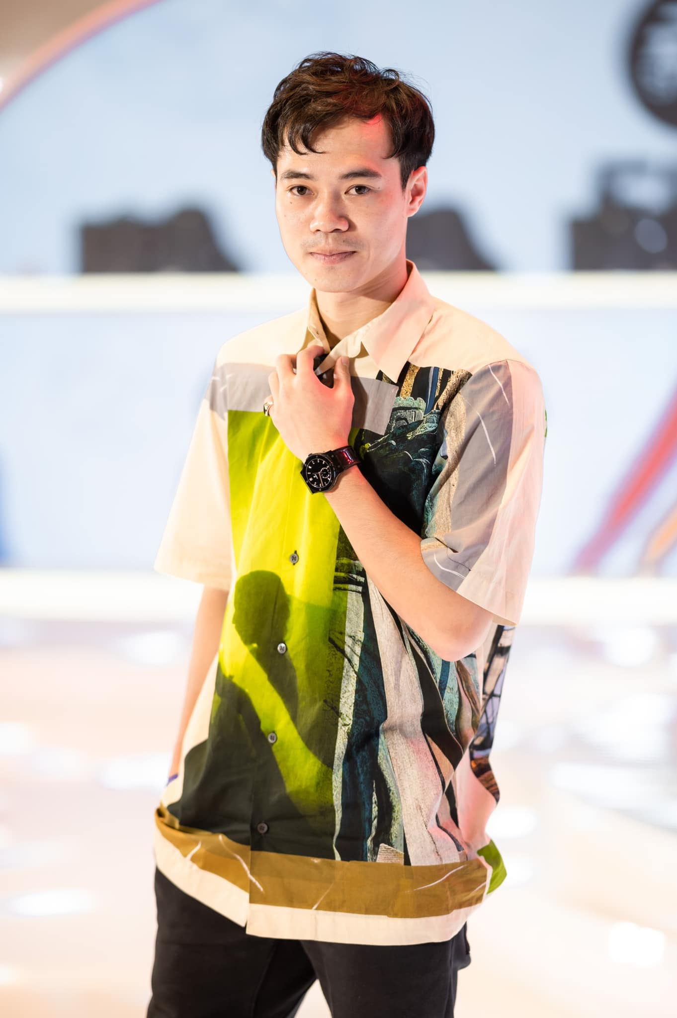 Dụi mắt kh&ocirc;ng nhận ra Văn To&agrave;n, rời s&acirc;n cỏ l&agrave; 