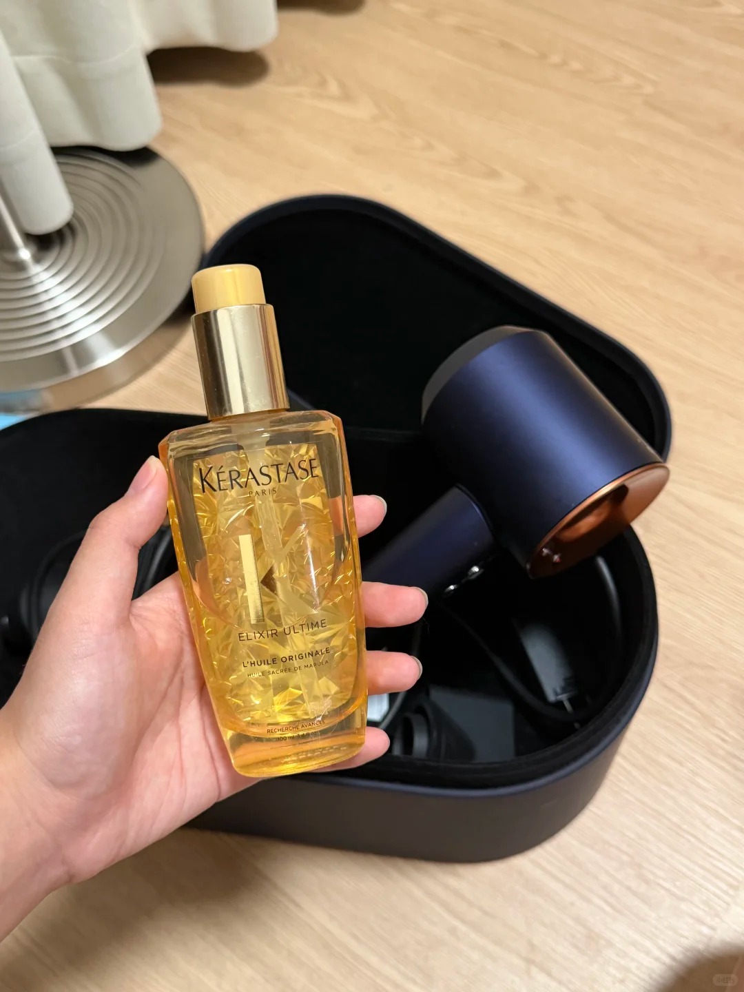 Chỉ đổi c&aacute;ch gội đầu, m&aacute;i t&oacute;c rễ tre của c&ocirc; n&agrave;ng n&agrave;y trở n&ecirc;n mềm mượt thấy r&otilde;- Ảnh 6.