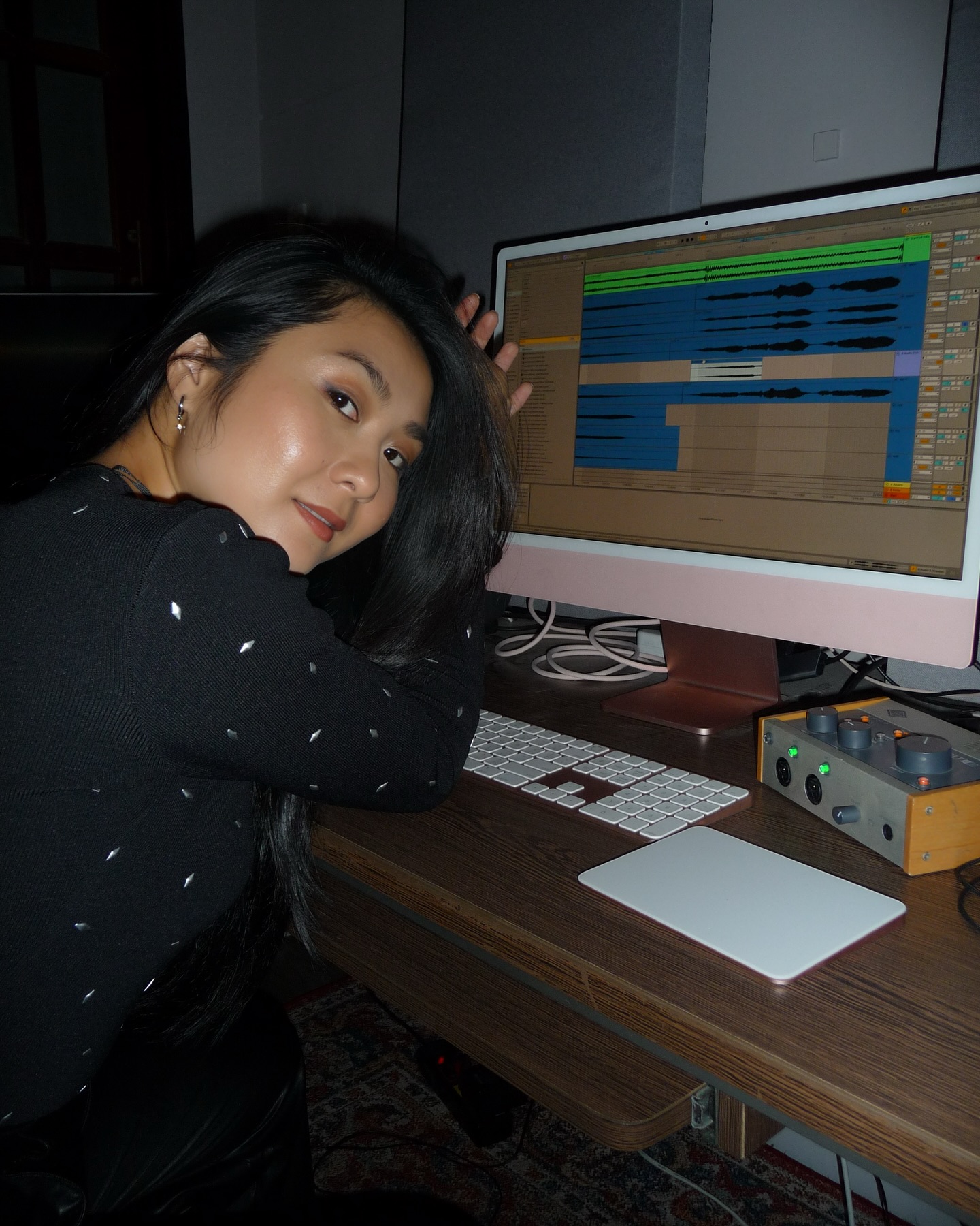 Nữ ca sĩ Việt bị trộm h&agrave;nh l&yacute; tại Đức, mất đi 1 thứ l&agrave; t&agrave;i sản qu&yacute; gi&aacute; nhất- Ảnh 2.