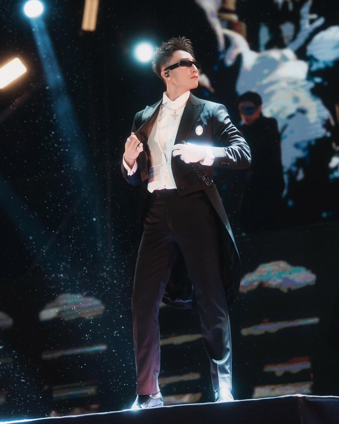 Sơn T&ugrave;ng M-TP sĩ đến hết Tết: T&aacute;o Qu&acirc;n mở intro cực ch&aacute;y vừa rap vừa nhảy, NS V&acirc;n Dung g&acirc;y bất ngờ nhất- Ảnh 3.