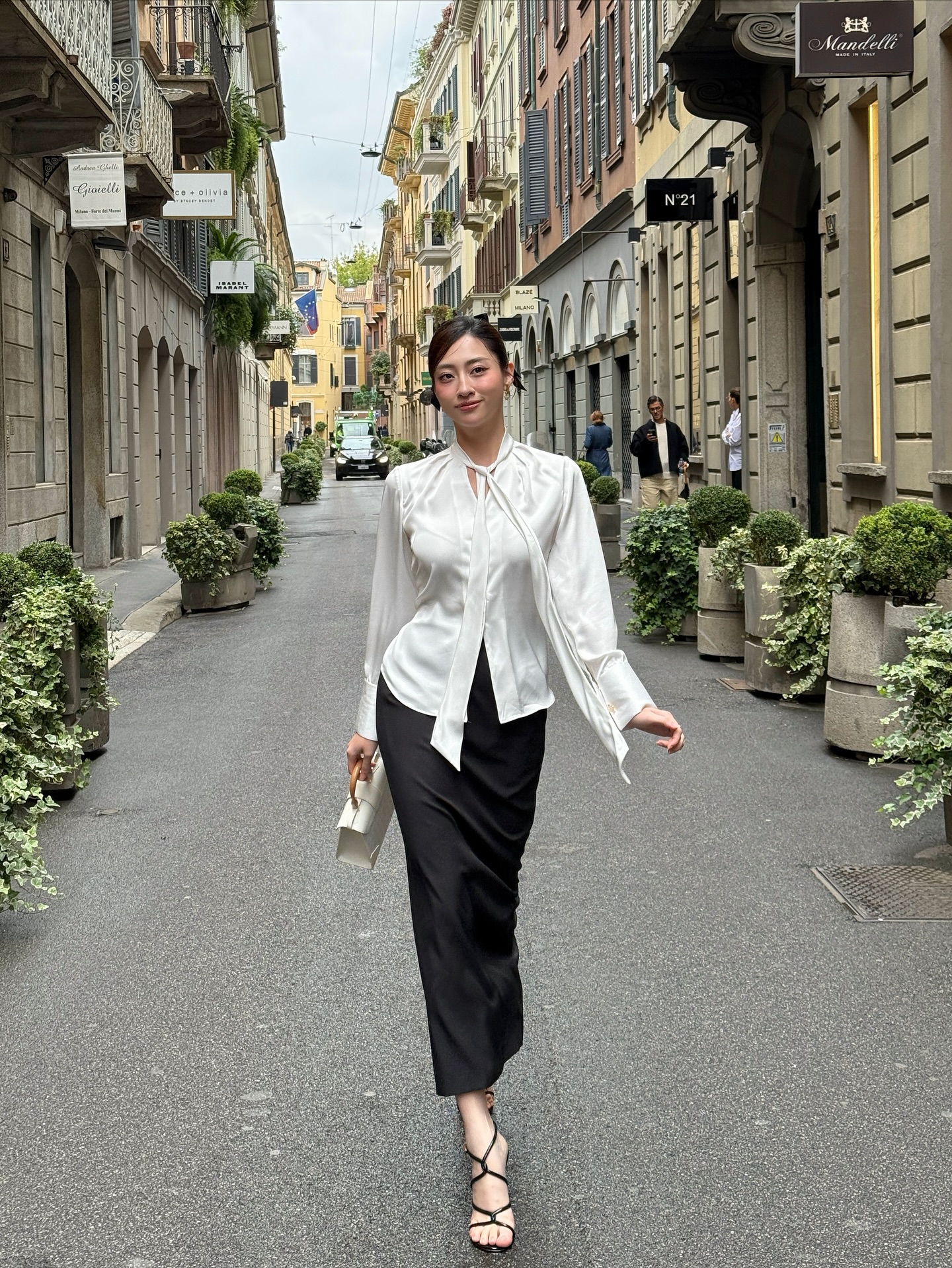 3 mỹ nh&acirc;n Việt c&oacute; style m&ugrave;a xu&acirc;n đẹp m&atilde;n nh&atilde;n: Phối đồ trẻ trung m&agrave; vẫn sang chảnh ch&iacute;nh l&agrave; đ&acirc;y- Ảnh 8.