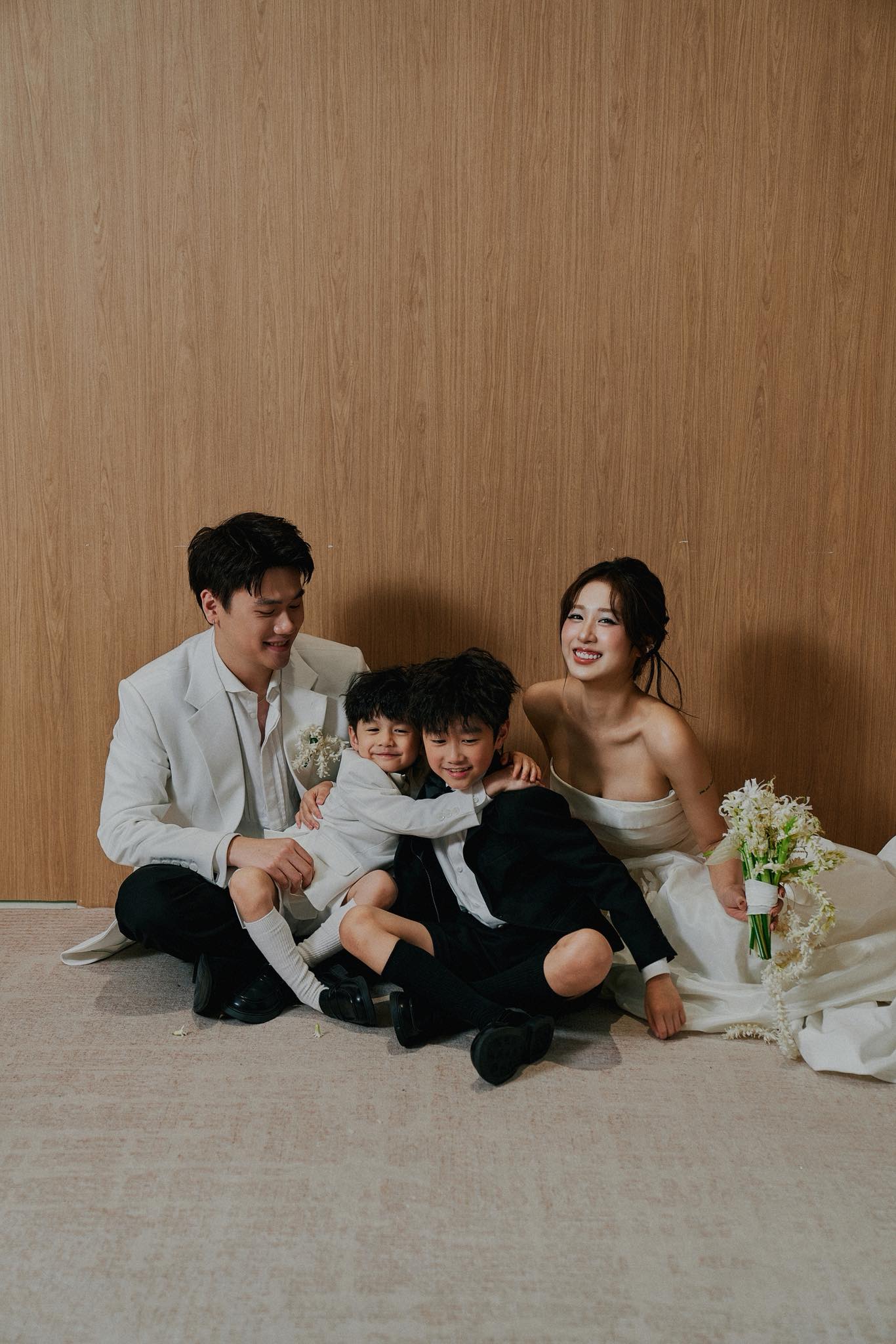 Y&ecirc;u c&ocirc; h&agrave;ng x&oacute;m, bạn th&acirc;n th&agrave;nh vợ chồng, 1 thập kỷ nắm tay: Kết h&ocirc;n như n&agrave;y mới đ&aacute;ng chứ!- Ảnh 6.