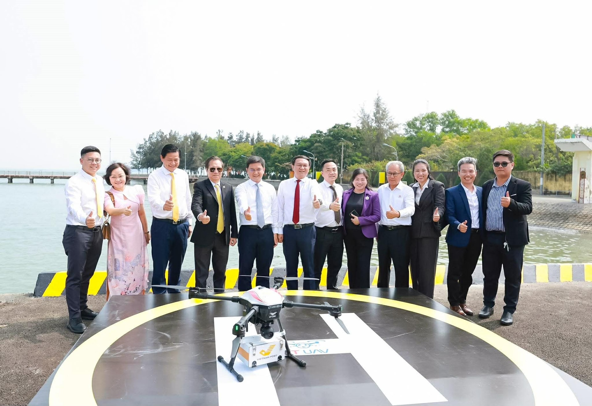 N&Oacute;NG: Ch&iacute;nh thức khai trương tuyến giao h&agrave;ng vượt biển bằng UAV đầu ti&ecirc;n, 2kg h&agrave;ng bay 12km mất 15 ph&uacute;t- Ảnh 5.