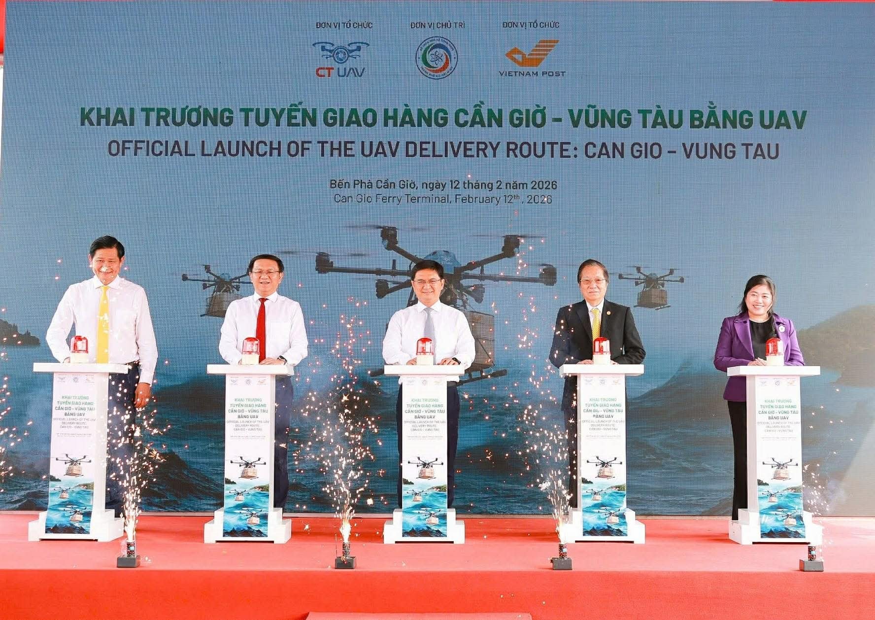 N&Oacute;NG: Ch&iacute;nh thức khai trương tuyến giao h&agrave;ng vượt biển bằng UAV đầu ti&ecirc;n, 2kg h&agrave;ng bay 12km mất 15 ph&uacute;t- Ảnh 3.