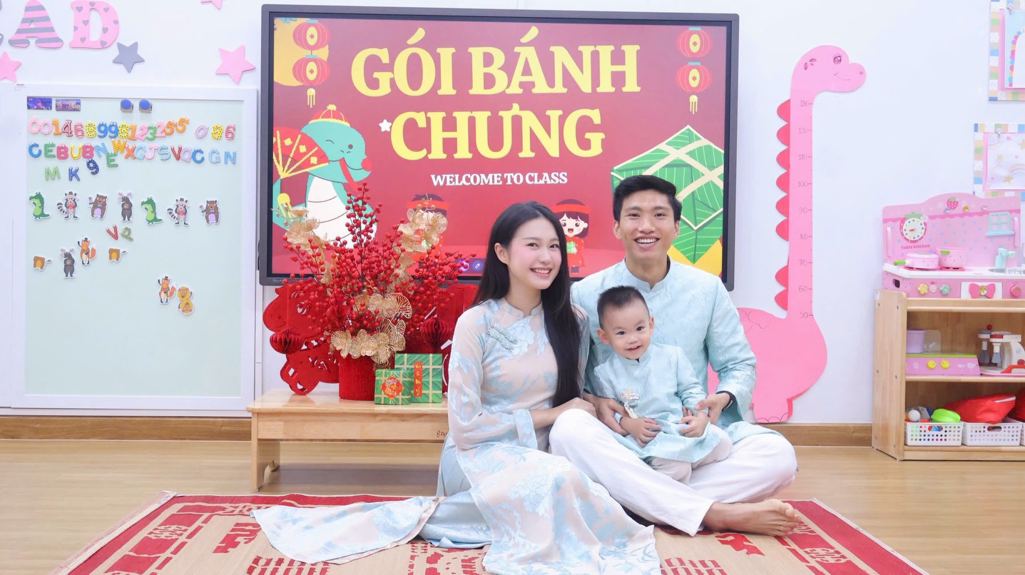 Biệt thự mấy chục tỷ của Đo&agrave;n Văn Hậu tr&agrave;n ngập sắc hoa đ&oacute;n Tết, tiểu thư Do&atilde;n Hải My kh&eacute;o chăm qu&aacute; đi!- Ảnh 1.