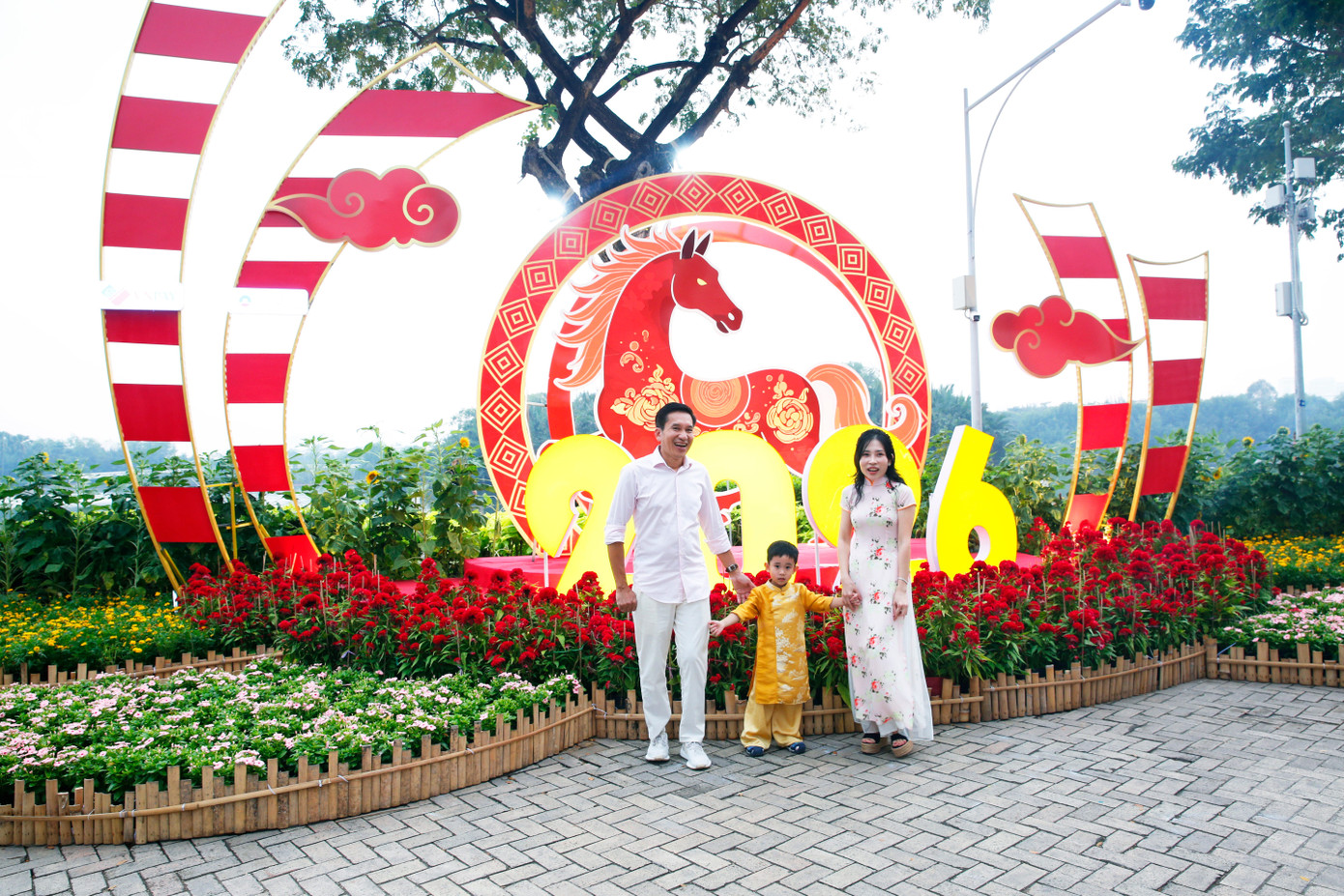 Kh&aacute;m ph&aacute; đường hoa 'khu nh&agrave; gi&agrave;u' ở TPHCM- Ảnh 5.