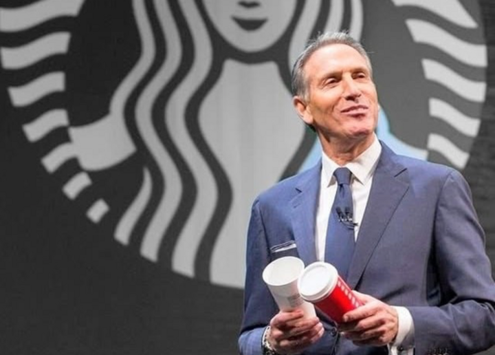 Từ khu nh&agrave; ngh&egrave;o đến tỷ ph&uacute;: Cựu CEO Starbucks đổi đời nhờ gi&aacute;o dục thế n&agrave;o?- Ảnh 1.