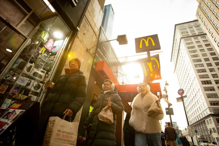 215.000 cửa h&agrave;ng đồ ăn nhanh tại Mỹ gặp kh&oacute; v&igrave; một chiếc burger, nhiều thương hiệu phải đ&oacute;ng cửa h&agrave;ng trăm chi nh&aacute;nh, c&acirc;n nhắc b&aacute;n m&igrave;nh- Ảnh 2.