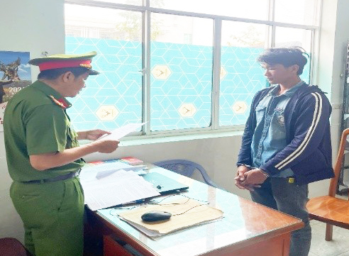 Giao cấu 5 lần với b&eacute; g&aacute;i, nam thanh ni&ecirc;n bị bắt tạm giam- Ảnh 1.