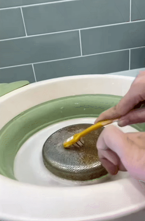 C&aacute;c mẹ đảm gọi t&ecirc;n &ldquo;ch&acirc;n &aacute;i l&agrave;m sạch&rdquo; trong c&ocirc;ng cuộc dọn nh&agrave; đ&oacute;n Tết: Chậu rửa, v&ograve;i nước, xoong nồi... đều s&aacute;ng b&oacute;ng chỉ sau 15 ph&uacute;t- Ảnh 6.