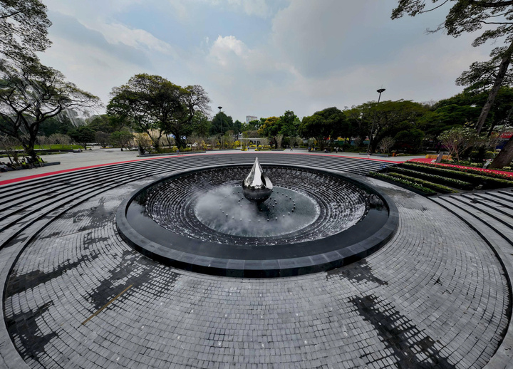 TP.HCM kh&aacute;nh th&agrave;nh c&ocirc;ng vi&ecirc;n tưởng niệm nạn nh&acirc;n COVID-19- Ảnh 3.