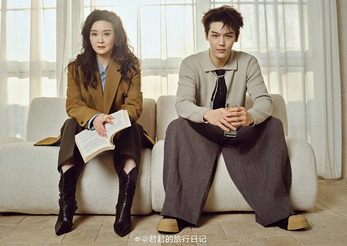 N&agrave;ng "T&igrave;nh Nhi" ng&agrave;y n&agrave;o giờ đ&atilde; 52 tuổi, chụp ảnh c&ugrave;ng con trai ngỡ 2 chị em: C&oacute; 4 th&oacute;i quen chống gi&agrave;, nu&ocirc;i dưỡng nội tiết "đỉnh của đỉnh"- Ảnh 1.