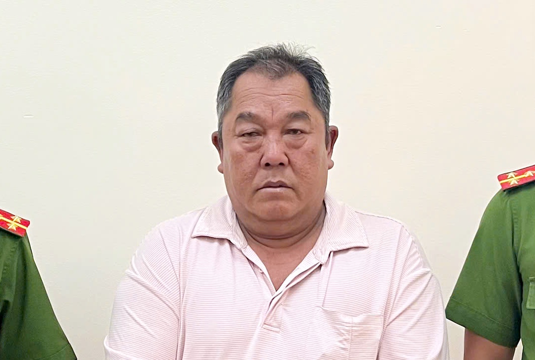 Thi h&agrave;nh lệnh bắt tạm giam gi&aacute;m đốc Nguyễn Văn Thi SN 1968- Ảnh 1.