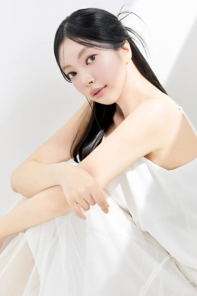 Nữ ca sĩ đột ngột biến mất, 5 năm sau t&aacute;i xuất 