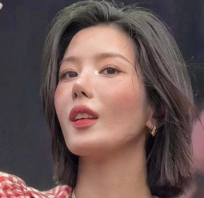 Nữ thần Waterbomb che mũi v&igrave; 