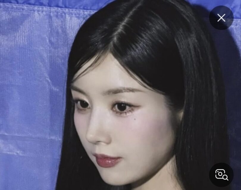 Nữ thần Waterbomb che mũi v&igrave; 