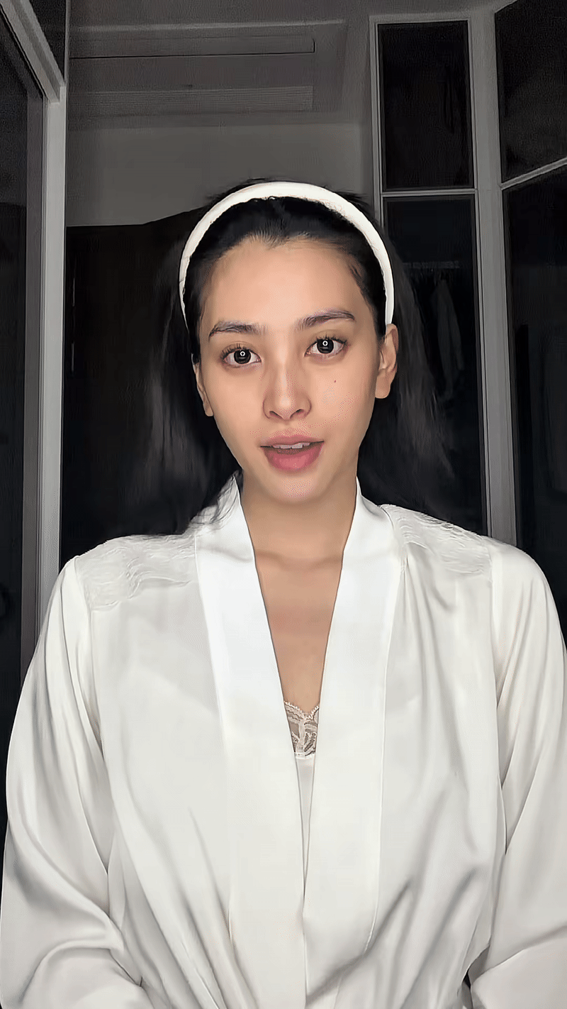 Mặt mộc của Tiểu Vy đẹp hơn cả khi trang điểm, duy nhất 1 khuyết điểm như người thường- Ảnh 1.