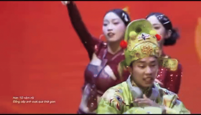 Sơn T&ugrave;ng M-TP sĩ đến hết Tết: T&aacute;o Qu&acirc;n mở intro cực ch&aacute;y vừa rap vừa nhảy, NS V&acirc;n Dung g&acirc;y bất ngờ nhất- Ảnh 1.