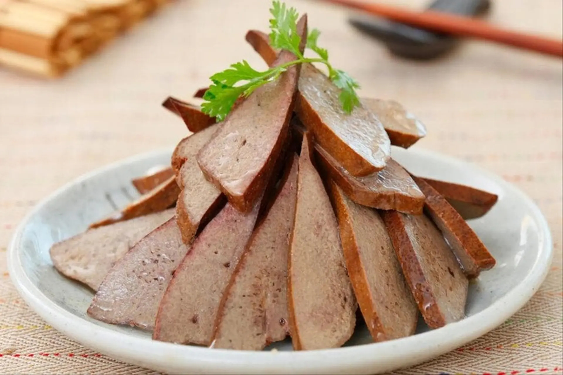 Nội tạng động vật c&oacute; h&agrave;m lượng cholesterol cao, cực hại sức khỏe tim mạch? B&aacute;c sĩ n&oacute;i: Nhầm to! C&oacute; 4 loại nội tạng l&agrave; nguồn dinh dưỡng tuyệt vời- Ảnh 3.