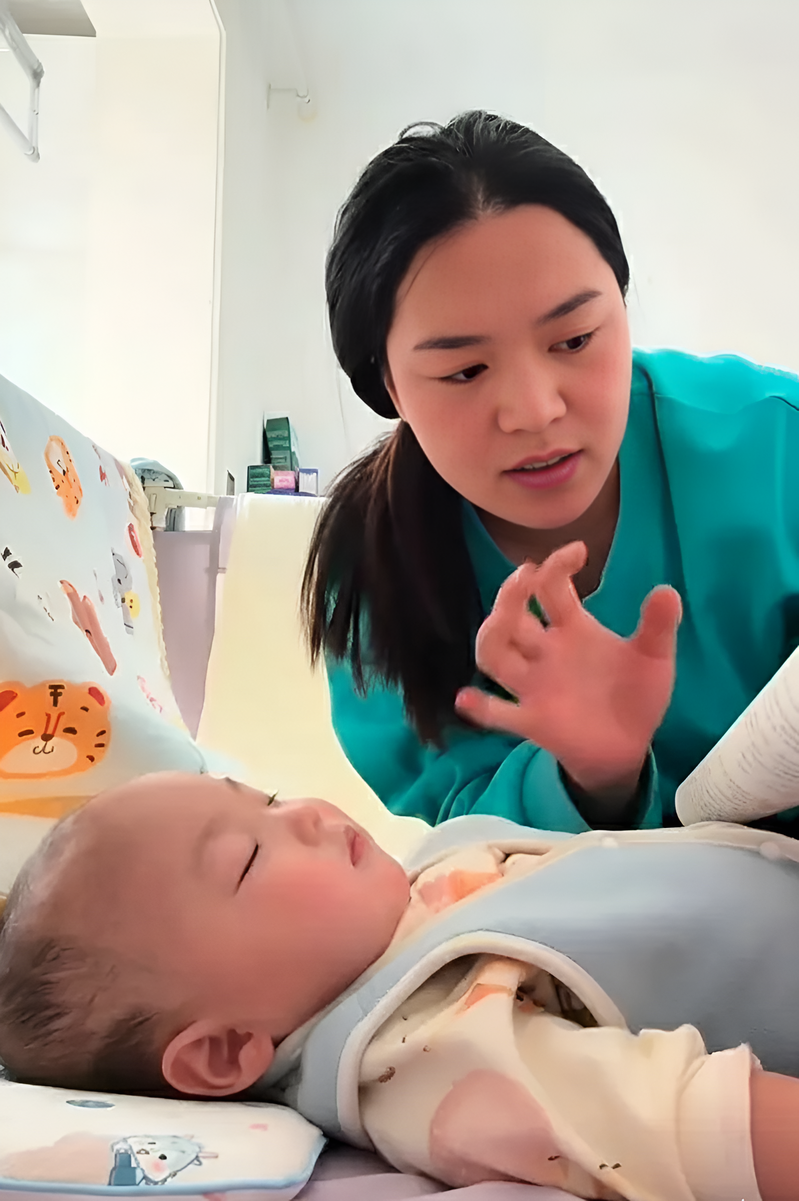 Người mẹ trẻ d&ugrave;ng s&aacute;ch To&aacute;n để dỗ con ngủ: Thu h&uacute;t hơn 400.000 lượt th&iacute;ch nhưng kh&ocirc;ng ho&agrave;n to&agrave;n ủng hộ- Ảnh 2.