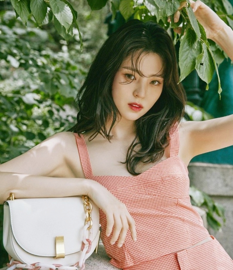 Han So Hee rơi xuống đ&aacute;y vực- Ảnh 4.