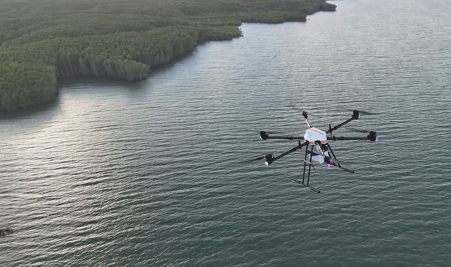 N&Oacute;NG: Ch&iacute;nh thức khai trương tuyến giao h&agrave;ng vượt biển bằng UAV đầu ti&ecirc;n, 2kg h&agrave;ng bay 12km mất 15 ph&uacute;t- Ảnh 1.
