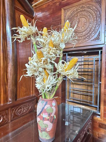 Chẳng cần đ&agrave;o mai tiền triệu, chị em rủ nhau cắm thứ "nh&agrave; qu&ecirc;" n&agrave;y: Đẹp sang chảnh, b&agrave;y ban Thần T&agrave;i h&uacute;t lộc, để 3 năm vẫn như mới!- Ảnh 6.