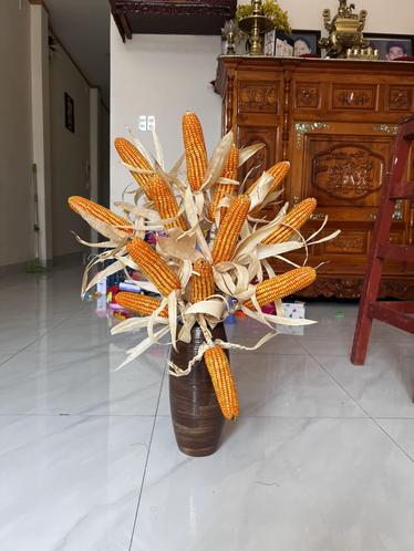 Chẳng cần đ&agrave;o mai tiền triệu, chị em rủ nhau cắm thứ "nh&agrave; qu&ecirc;" n&agrave;y: Đẹp sang chảnh, b&agrave;y ban Thần T&agrave;i h&uacute;t lộc, để 3 năm vẫn như mới!- Ảnh 2.