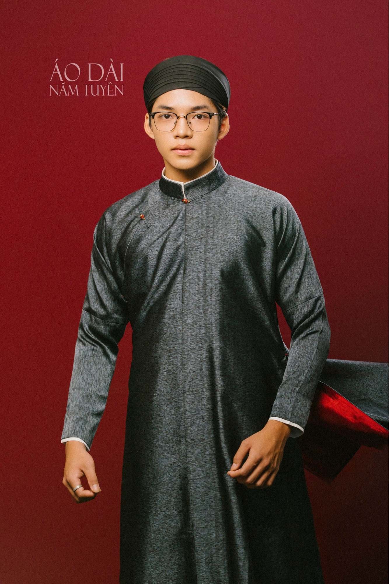 &Aacute;o d&agrave;i nam ng&agrave;y c&agrave;ng đẹp v&agrave; nhất định bạn phải cho chồng y&ecirc;u diện một bộ Tết n&agrave;y- Ảnh 2.