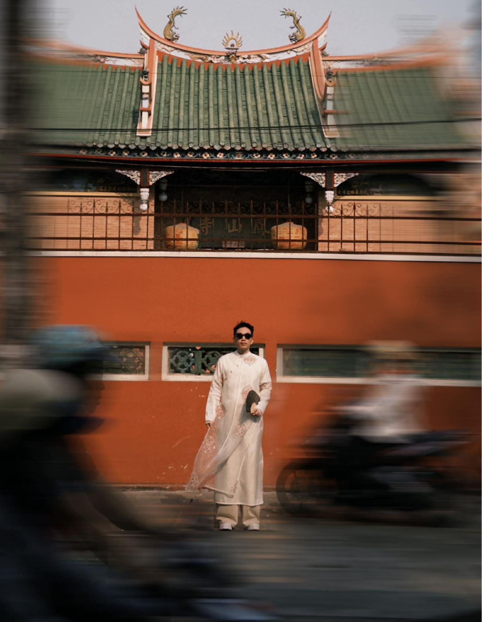 &Aacute;o d&agrave;i nam ng&agrave;y c&agrave;ng đẹp v&agrave; nhất định bạn phải cho chồng y&ecirc;u diện một bộ Tết n&agrave;y- Ảnh 13.