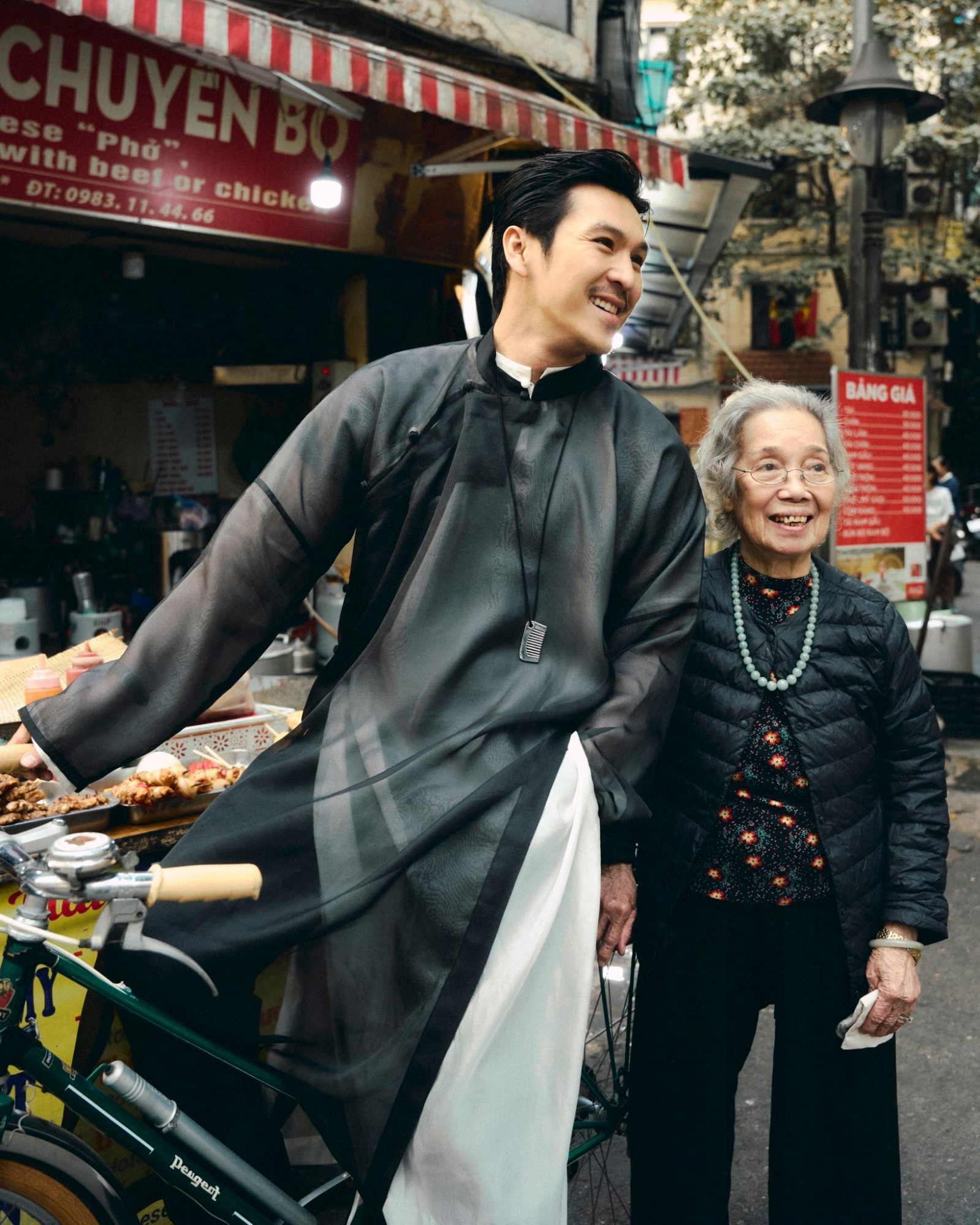 &Aacute;o d&agrave;i nam ng&agrave;y c&agrave;ng đẹp v&agrave; nhất định bạn phải cho chồng y&ecirc;u diện một bộ Tết n&agrave;y- Ảnh 5.