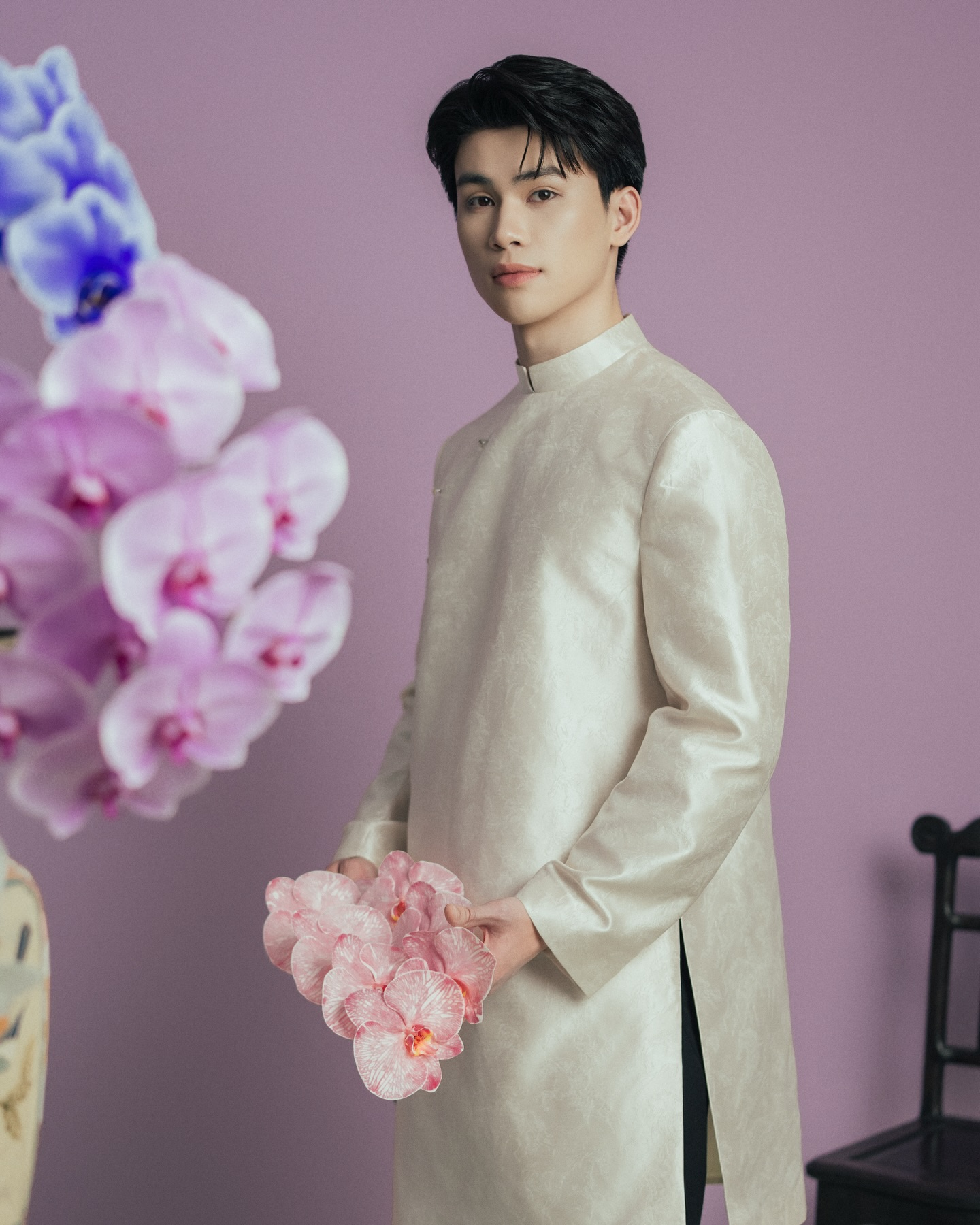 &Aacute;o d&agrave;i nam ng&agrave;y c&agrave;ng đẹp v&agrave; nhất định bạn phải cho chồng y&ecirc;u diện một bộ Tết n&agrave;y- Ảnh 11.