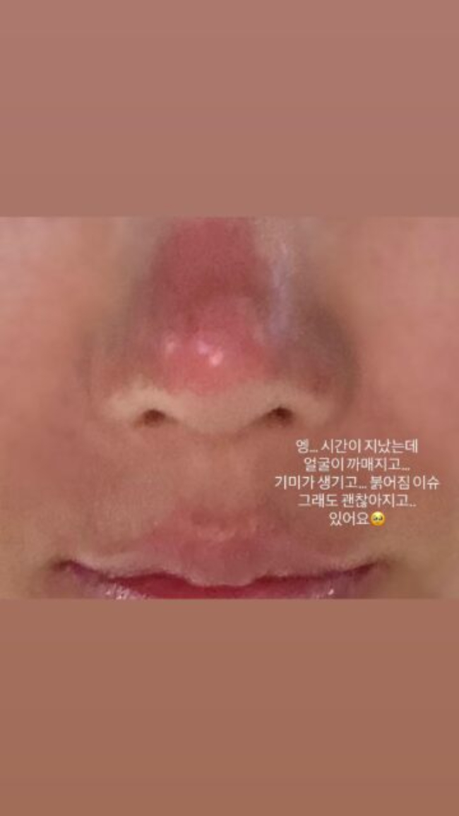 Nữ thần Waterbomb che mũi v&igrave; 