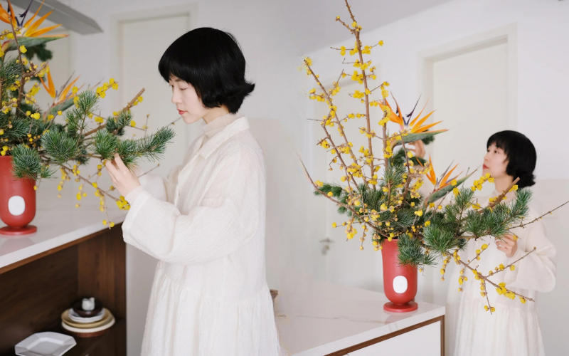 Tết 2026: Đừng chỉ cắm đ&agrave;o hay ly, thử ngay lo&agrave;i hoa "thơm thấu t&acirc;m can" n&agrave;y để ph&ograve;ng kh&aacute;ch vừa sang vừa vượng kh&iacute;, ngắm th&ocirc;i cũng thấy cả một vườn xu&acirc;n đắt gi&aacute;!- Ảnh 1.