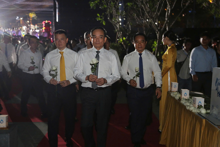 TP.HCM kh&aacute;nh th&agrave;nh c&ocirc;ng vi&ecirc;n tưởng niệm nạn nh&acirc;n COVID-19- Ảnh 1.