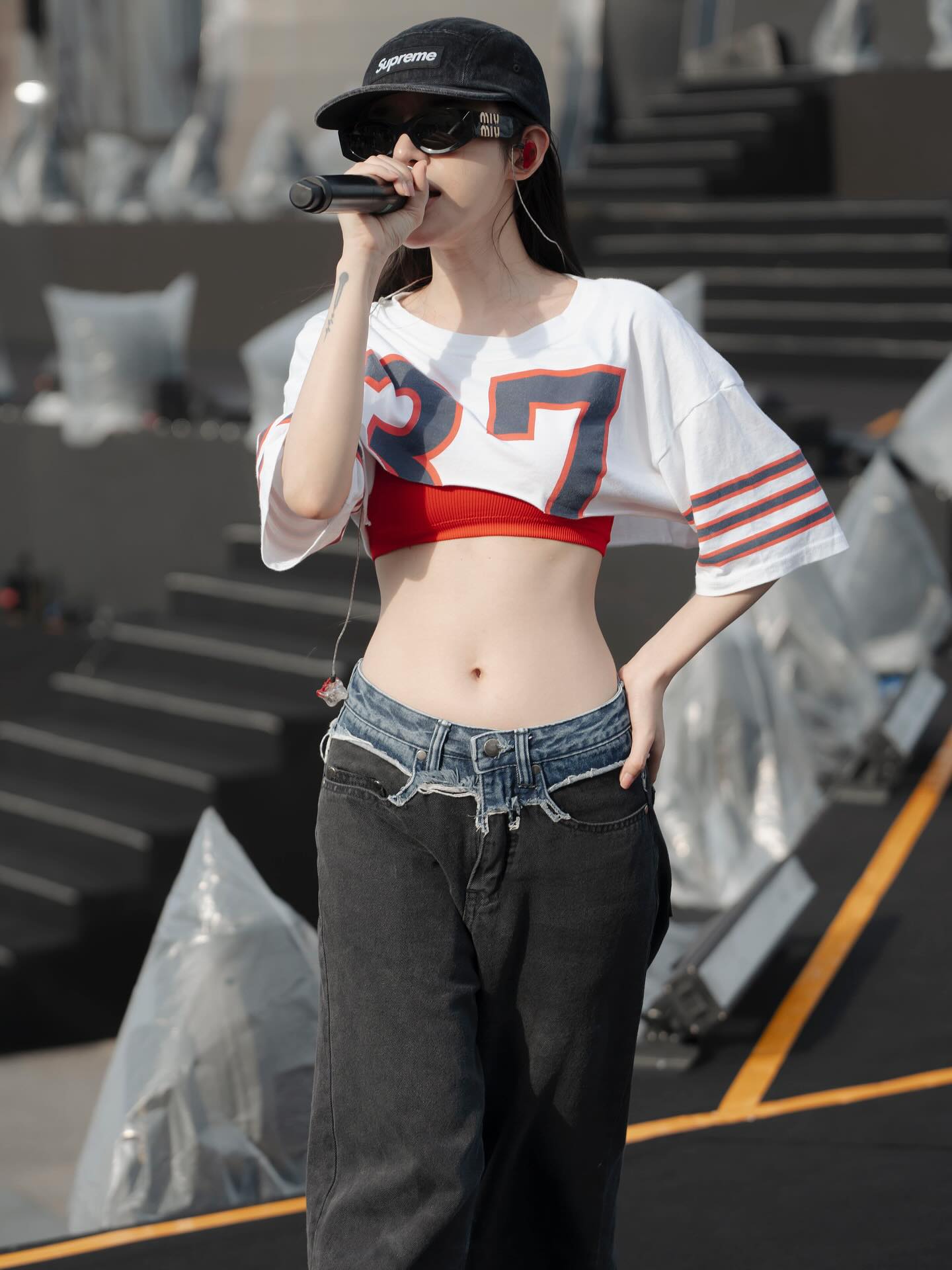 Nữ ch&iacute;nh phim Trấn Th&agrave;nh g&acirc;y tranh c&atilde;i v&igrave; trang phục hở hang, c&aacute;ch tạo d&aacute;ng bất ổn- Ảnh 12.