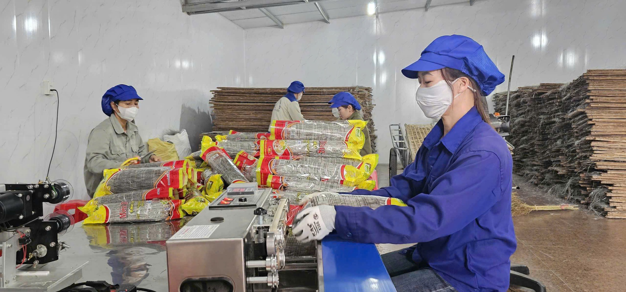 Đặc sản "ch&aacute;y h&agrave;ng" dịp Tết: Gi&uacute;p ch&agrave;ng trai 25 tuổi c&aacute;n mốc doanh thu 10 tỷ đồng- Ảnh 2.