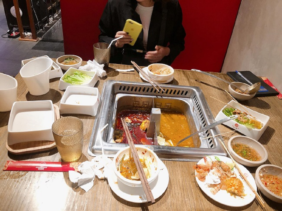 Người phụ nữ tử vong sau khi ăn m&oacute;n "vạn người m&ecirc;" giữa đ&ecirc;m c&ugrave;ng bạn th&acirc;n- Ảnh 1.