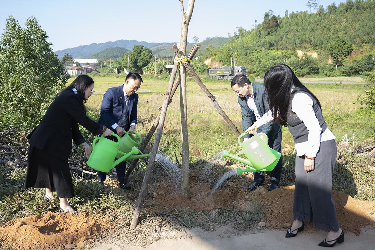 Toyota Việt Nam: Dấu ấn h&agrave;nh tr&igrave;nh xanh h&oacute;a học đường v&agrave; cam kết chiến lược 2025 - 2028- Ảnh 1.