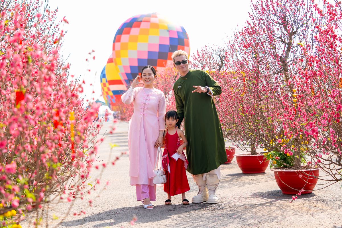 Để Valentine kh&ocirc;ng nh&agrave;m ch&aacute;n, h&atilde;y thử cảm gi&aacute;c &ldquo;y&ecirc;u từ tr&ecirc;n cao&rdquo; với lễ hội khinh kh&iacute; cầu Cần Giờ- Ảnh 3.