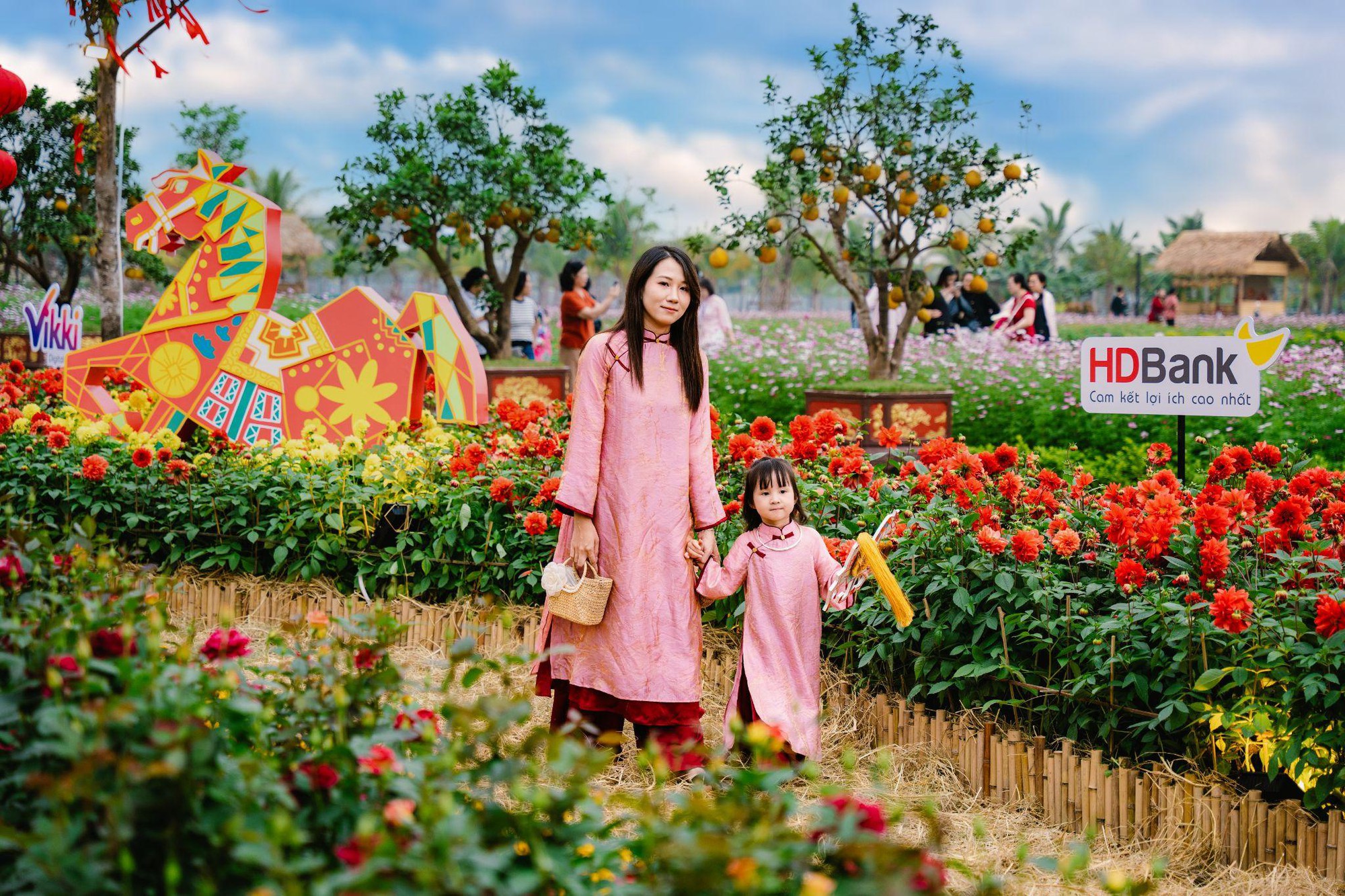 Giải m&atilde; Đường hoa Home Hanoi Xuan 2026: Tọa độ du xu&acirc;n mới đang được giới trẻ H&agrave; Nội rủ nhau check-in- Ảnh 7.