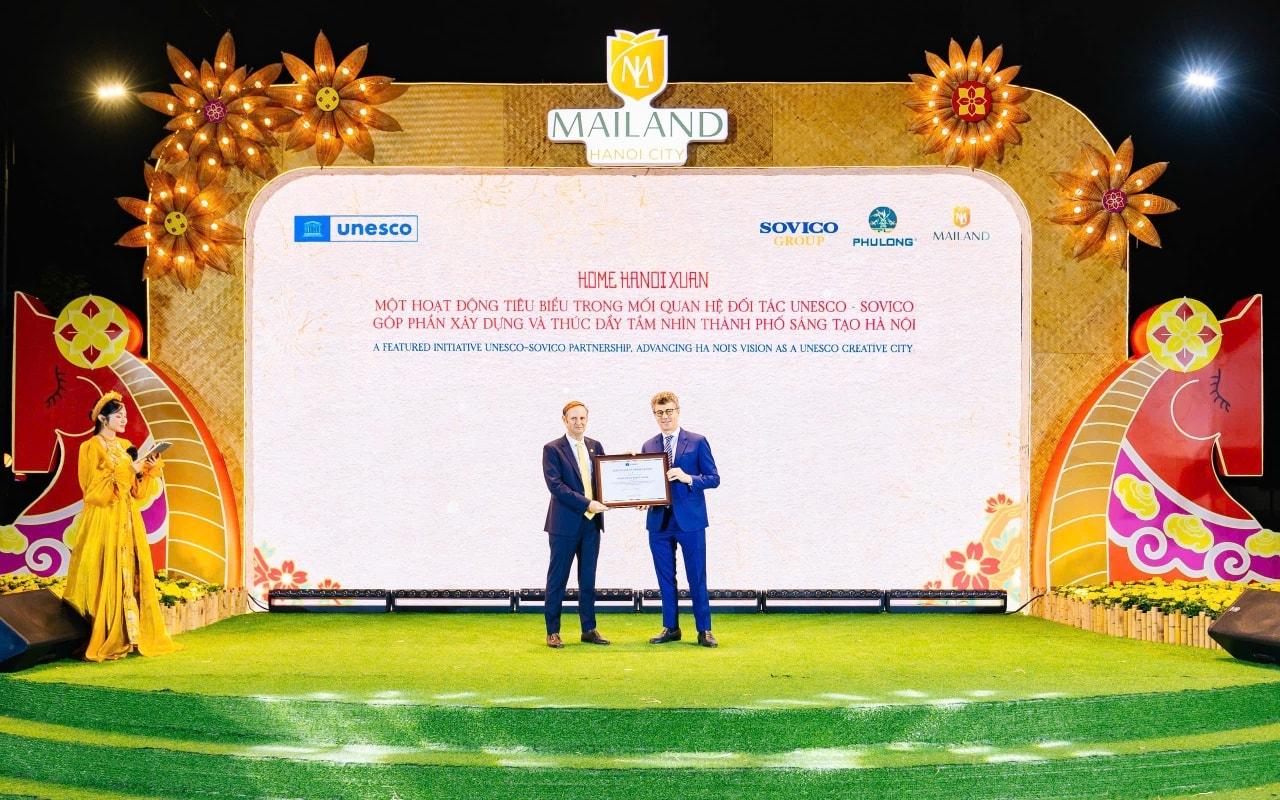 Giải m&atilde; Đường hoa Home Hanoi Xuan 2026: Tọa độ du xu&acirc;n mới đang được giới trẻ H&agrave; Nội rủ nhau check-in- Ảnh 9.