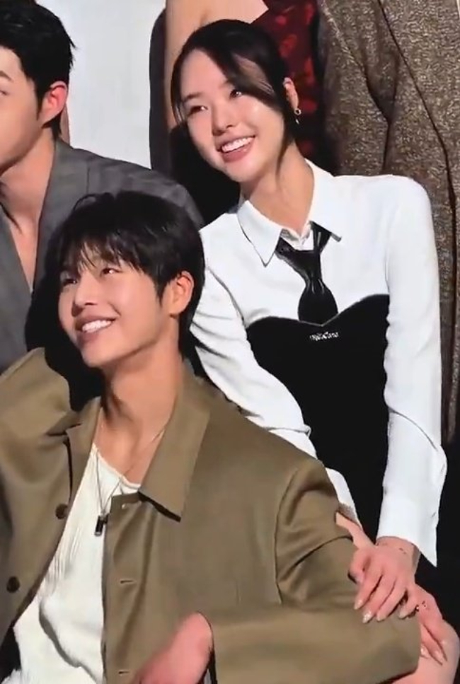 Soobin đ&agrave;o hoa, l&agrave;m 2 Hoa hậu - &Aacute; hậu &ograve;a kh&oacute;c nức nở trong v&ograve;ng 10 ng&agrave;y- Ảnh 4.