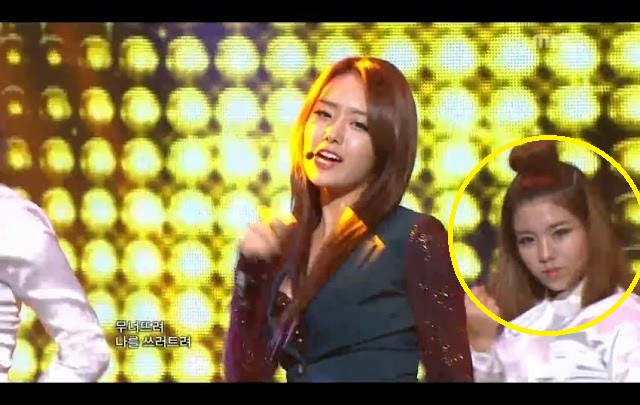 Nữ thần Waterbomb che mũi v&igrave; 