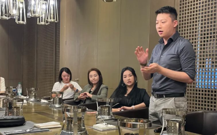 Đi YEP c&ocirc;ng ty v&agrave; bốc tr&uacute;ng qu&agrave; "nghỉ ph&eacute;p 365 ng&agrave;y c&oacute; lương", h&ocirc;m sau sếp lập tức gọi ri&ecirc;ng ra n&oacute;i chuyện- Ảnh 1.