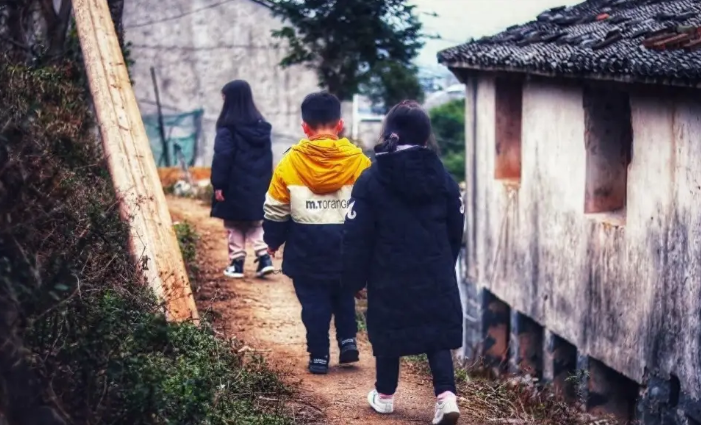 Khi thế hệ 5x, 6x dần vắng bóng: "Thời đại ít họ hàng" và những áp lực sức khỏe âm thầm- Ảnh 3.