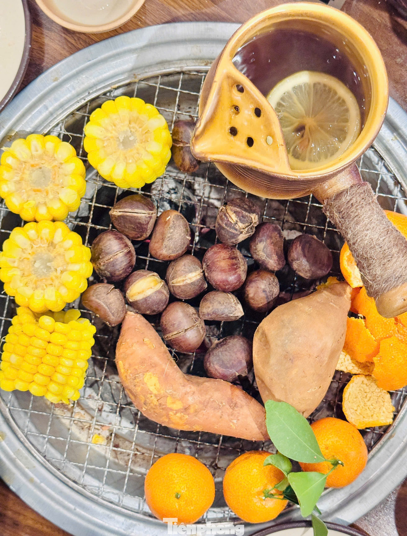 Giới trẻ Thủ đ&ocirc; check-in qu&aacute;n c&agrave; ph&ecirc; như &lsquo;phim trường Tết&rsquo;- Ảnh 10.