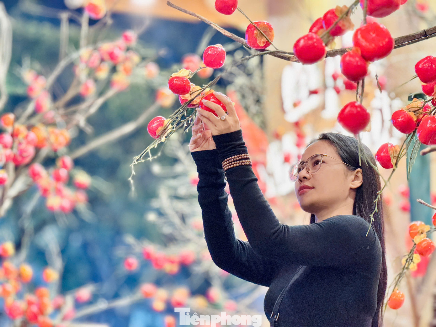 Giới trẻ Thủ đ&ocirc; check-in qu&aacute;n c&agrave; ph&ecirc; như &lsquo;phim trường Tết&rsquo;- Ảnh 8.