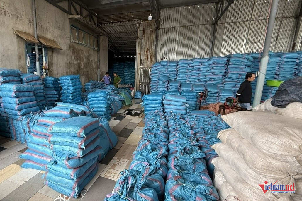 Nữ gi&aacute;m đốc gần 70 tuổi vẫn điều h&agrave;nh đường d&acirc;y b&aacute;n muối I-ốt giả, tung ra thị trường 1.700 tấn một năm- Ảnh 3.